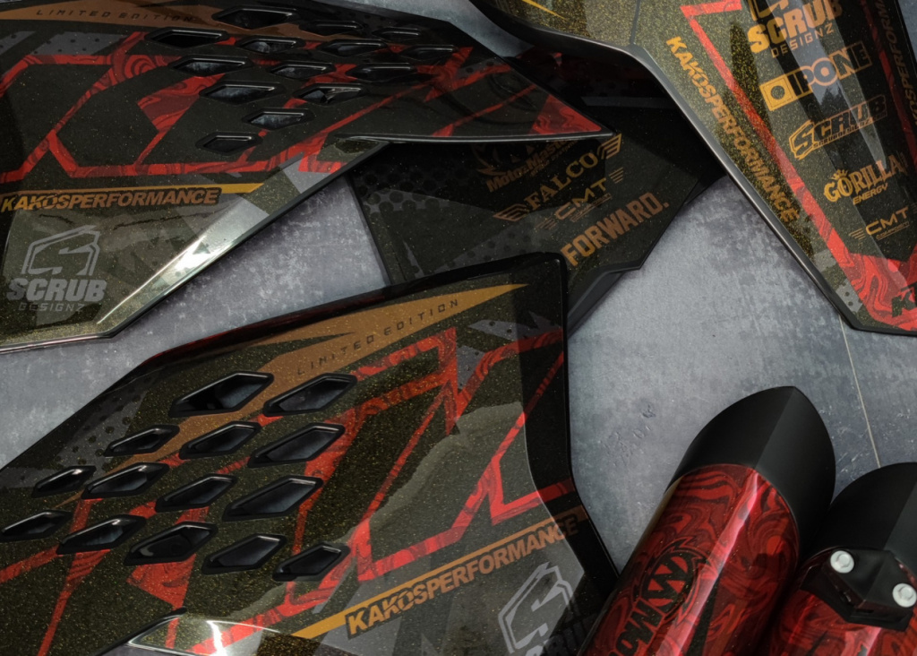 Preview: Metal Flake oder besser bekannt als Glitter, ist eine spezielle Laminierung für Motorradgrafiken. Diese spezielle Beschichtung enthält kleine Goldpartikel. 