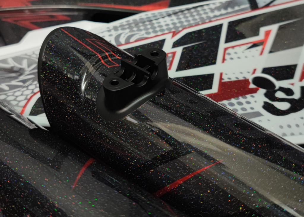 Preview: Metal Flake oder besser bekannt als Glitter, ist eine spezielle Laminierung für Motorradgrafiken. Diese spezielle Beschichtung enthält kleine holografische Partikel. 