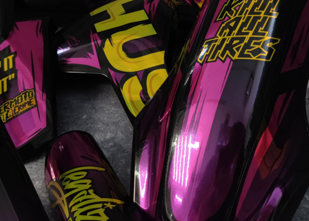 Preview: Scrub Chrome Folie